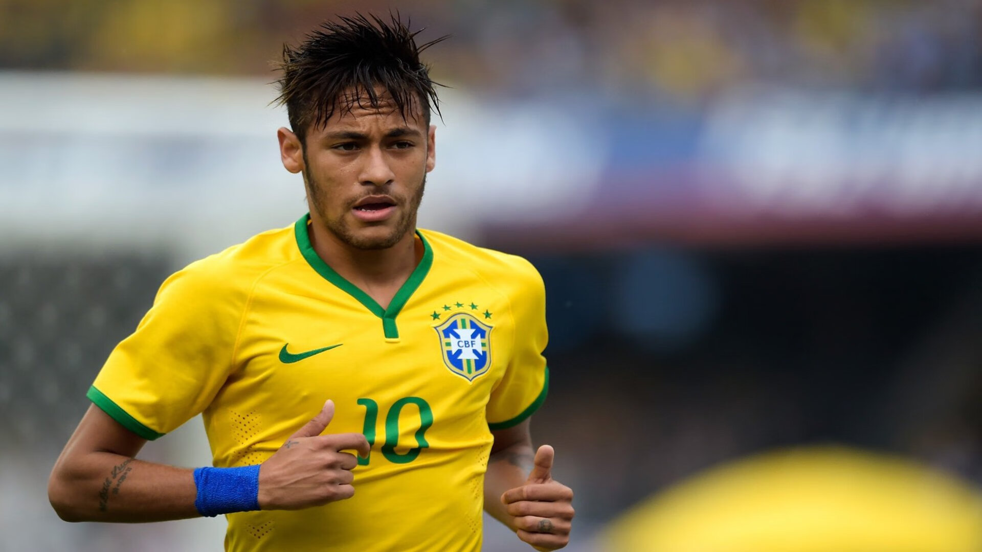 比利时骑手拉里萨·保利斯在2024年巴黎奥运会盛装舞步比赛中获得第七名，展现出色表现。